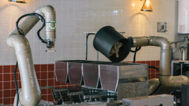 닭 튀기는 그들, 요리 로봇의 진화