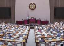 위기관리소통연구원 | "국회는 코로나19 위기소통에 도움됐나, 발목잡았나”