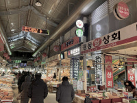 [르포] 추억의 경동시장 금성전파사…옛 극장은 스벅카페로 탈바꿈