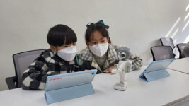 독거노인 말벗 ‘돌봄로봇’ 고령사회 해결사 될까