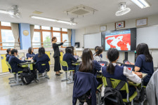 책 대신 아이패드로 수업을…디지털이 바꾼 교실 풍경은