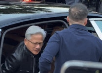 젠슨 황, 방한 선물 공개…메모리 대규모 주문 시사