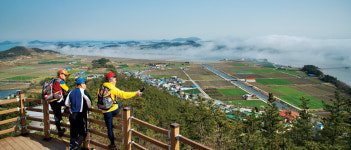[한반도 낙조산행 가이드 10선 ④ | 증도 상정봉 & 낙조전망대] 석양에 물든 ‘천사의 섬’을 보고 싶다면... 