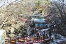 [유산록 따라 가는 산행<21>| 허목 <감악산紺嶽山>] “ 산은 모두 석봉…정상엔 비석 산석 사이 석굴에 노자像”