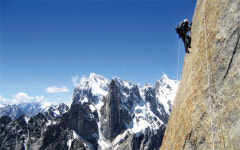 [8월의 국내 산악사] 트랑고 네임리스 타워 한국 초등·신 루트 개척 기록 쏟아져