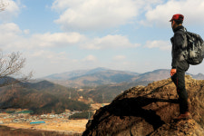 솔향기 솔~솔~나는 울울창창 솔숲에 옛 이야기 가득