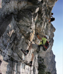 끝없이 이어진 자갈밭… 하산길엔 ‘돌길 스키’