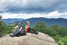 [악돌이의 만화산행] 허리 잘린 매봉산, 임도로 재탄생… 감악산은 100대 명산 인증 샷 장소