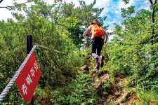[지도 위를 걷다] 봉우리는 비경을 품고 있지만 그 맑던 덕산기 계곡은 어디로