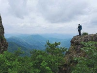 [전라도의 숨은 명산 완주 연석산] 탐나는 암릉…숲 빽빽한 계곡은 하늘도 안 보여