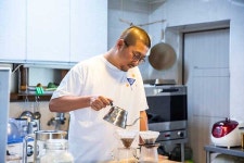 서핑은 문화…중장년층도 얼마든지 즐길 수 있어 [블랭크스 서프 허석환 대표 인터뷰]