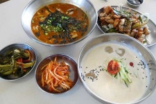서핑 후 밀려오는 허기…여기서 채우세요 [서핑 특집 고성군 천진리 맛집 best 5]