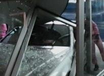 40대 남자, 벤츠몰고 통신사로 돌진한 까닭은?