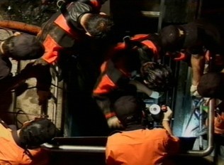 인천 맨홀 작업 사고, 심정지 1명·실종 1명…유독가스 의심 사고 현장에서 진압중