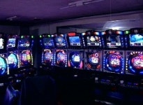 아는 손님만 입장…주택가로 파고든 불법 오락실