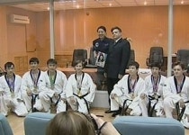 태권도 유단자 이소연, 날렵한 우주 발차기!