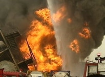 시화공단 뒤덮은 시뻘건 불길…인명피해 없어