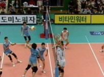 현대캐피탈, 라이벌 삼성화재 꺾고 정상 우뚝