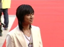 연예인이 직접 마약 밀반입…만취상태 환각파티