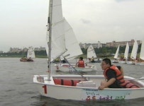 자전거 질주로 더위 날려요!…도심 유원지 북적