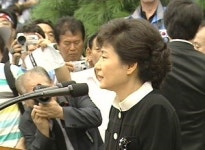 박근혜, 고 육영수 여사 36주기 추도식 참석