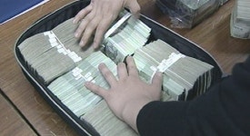 폭발물 의심 상자서 나온 10억 비자금 가능성