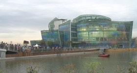 한강 세빛둥둥섬 개장…시민위한 공간 돼야