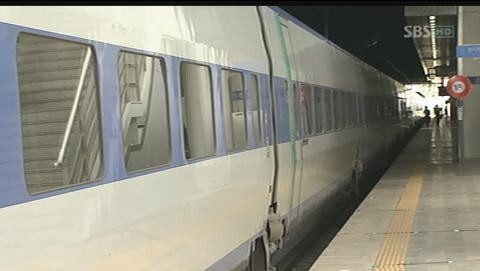 서빙고역서 발생한 KTX-승용차 충돌, 인명피해 없어
