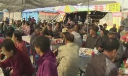 [수도권] 옛 정 생각…모란시장서 경로잔치