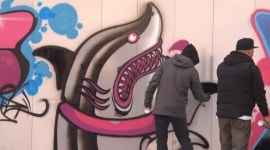 도심 공사장에 거리 예술가 모인 까닭은?