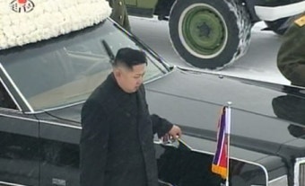 눈 속 김정일 영결식…김정은이 운구차 호위