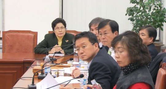 더불어민주당 혁신위원회, 돈봉투 의혹 진상조사 첫 과제 설정, 국민의힘의 흑색선전에 대한 사과 요구와 이상민 의원의 책임 강조 등 정치권 돈봉투 의혹에 대한 분분한 입장 차이