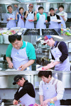 맛있는인생 출연진, ‘요리삼매경에 빠졌다’ 열공 중