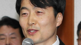 이석기 북한과 연계없어…이론제공주장은 소설