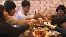 막걸리 잡고 대세 꿰찬 소맥…인기 비결은?