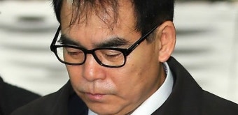 '10억 원대 뇌물 혐의' 김광준 부장검사 구속기소