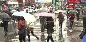 내일까지 전국 많은 눈·비…도로 살얼음