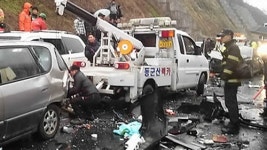남부순환도로서 승용차 가드레일 들이받아