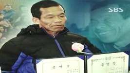 맨발의 기봉이 쉰 살에 빛나는 졸업장