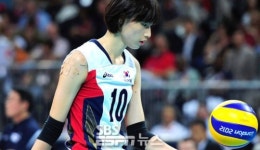 배구여제 김연경 모교 배구부 찾아 후원