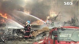 건물 집어삼킬 듯…공장 밀집 지역에 큰불