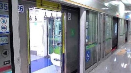 용인경전철 초당역 부근서 갑자기 멈춰…20여 명 대피