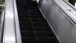 분당선 야탑역 에스컬레이터 역주행…25명 부상