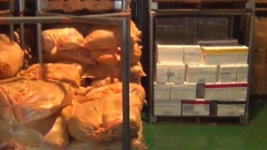 원산지 없는 고기 수북…단속 없는 교외 육류창고