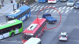 [사진으로 본 뉴스] 교차로 얌체 운전, 무인카메라로 단속