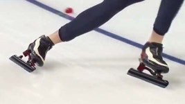 스피드 스케이트 날 뒷굽이 떨어지는 이유는?