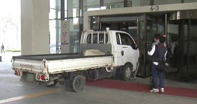 사슴농장 부부, 트럭 몰고 세종청사 돌진 소동