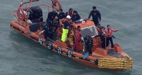 10차례 시도 끝에 선내 진입하니…장애물 가득