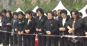 5월 어머니회 회원들, 세월호 실종자 가족 위로