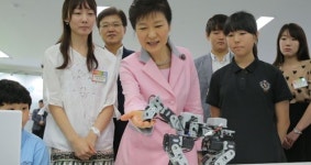 박 대통령, 초·중학교 소프트웨어 교육강화 당부